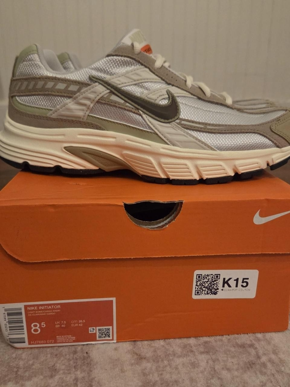 Nike Men’s Size 8.5 Initiator Bone And Cargo Khaki Colorway.